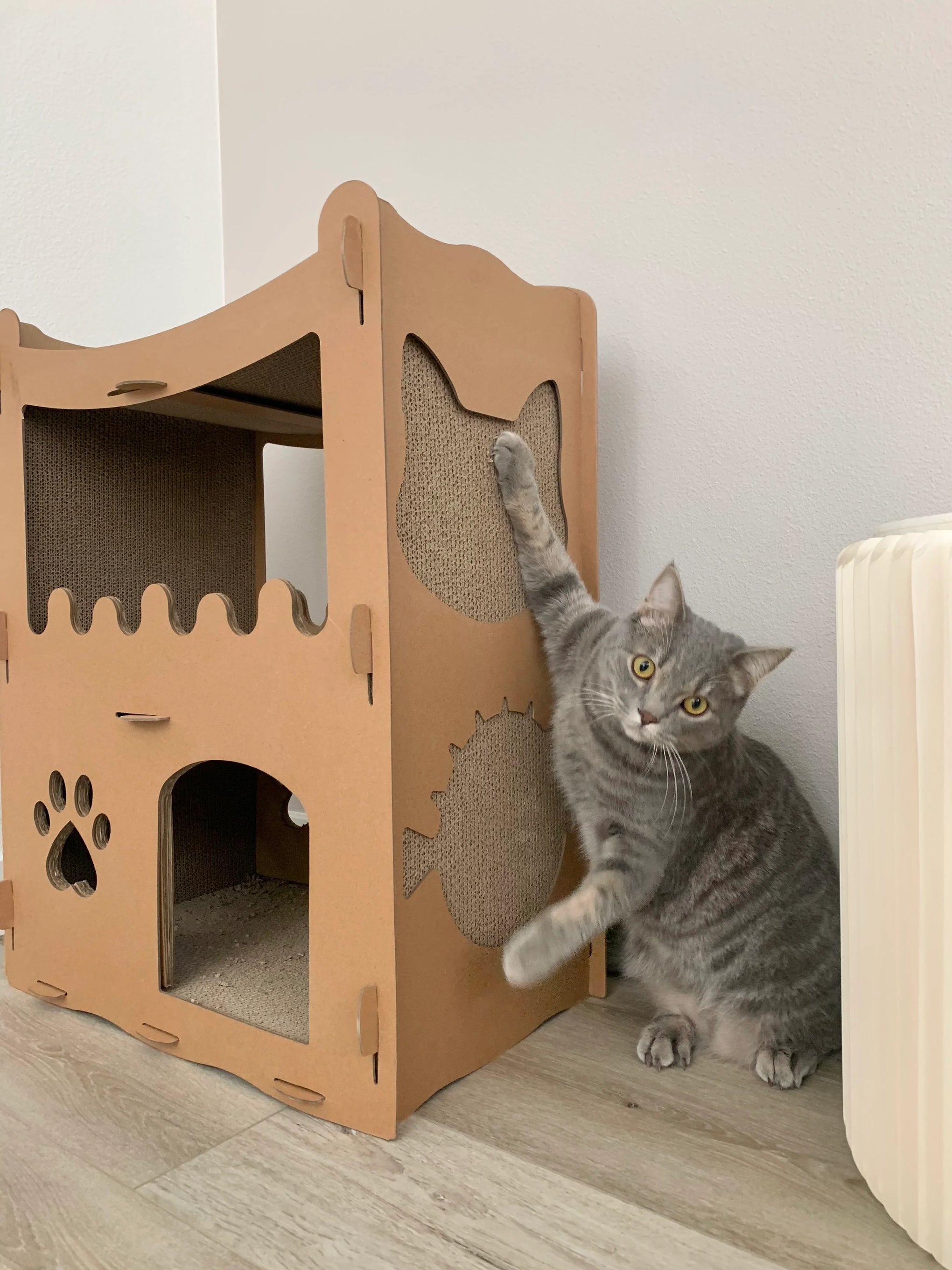 Casa con Rascadores de Cartón Biodegradable para Gatos - Feline Penthouse de Petique®
